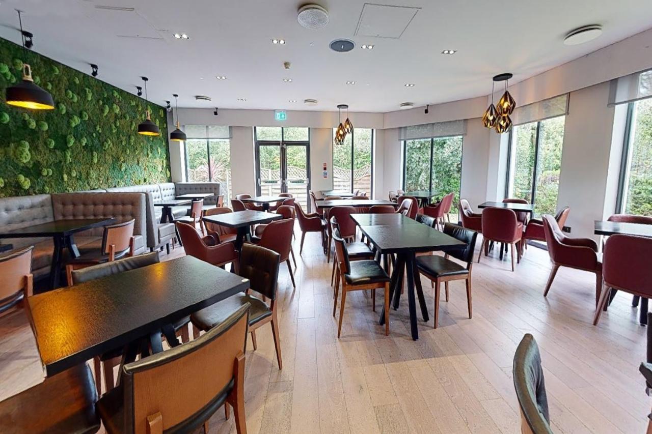 Village Hotel Chester St David'S Ewloe Экстерьер фото