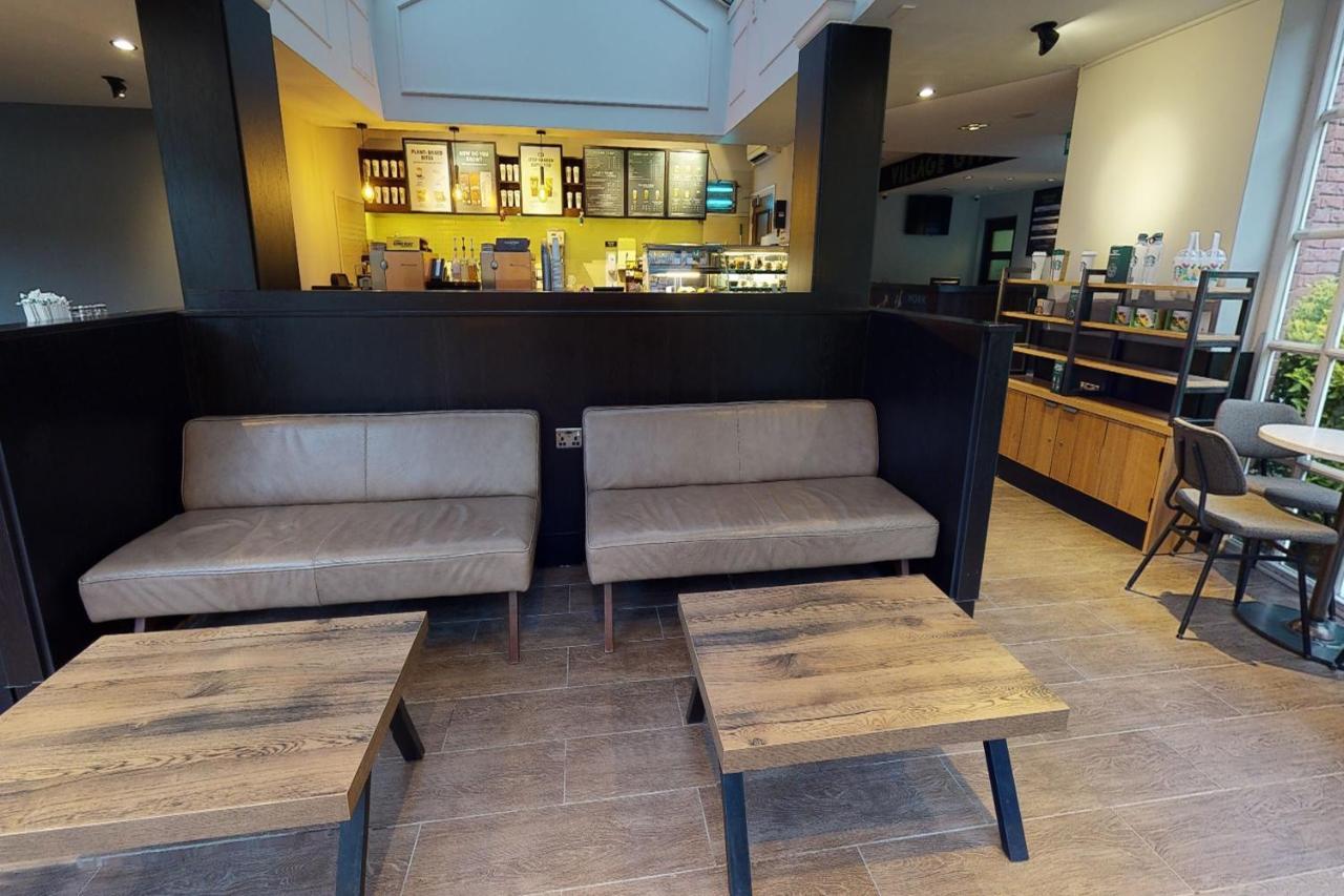 Village Hotel Chester St David'S Ewloe Экстерьер фото