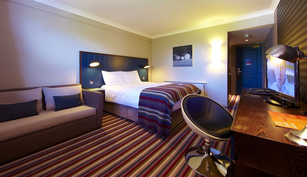 Village Hotel Chester St David'S Ewloe Экстерьер фото